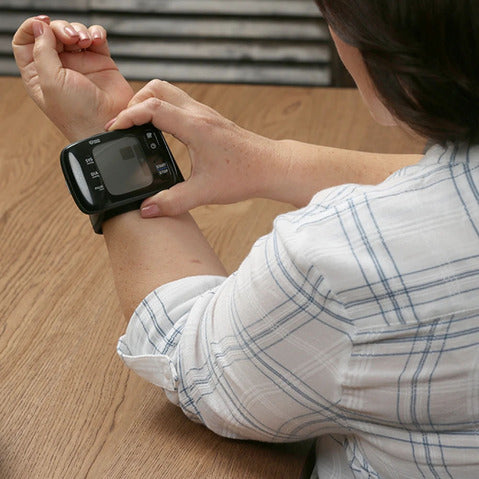 7 SERIES WRIST BLOOD PRESSURE MONITOR